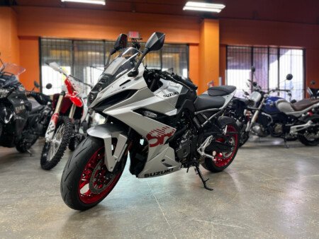 2024 Suzuki GSX-8R